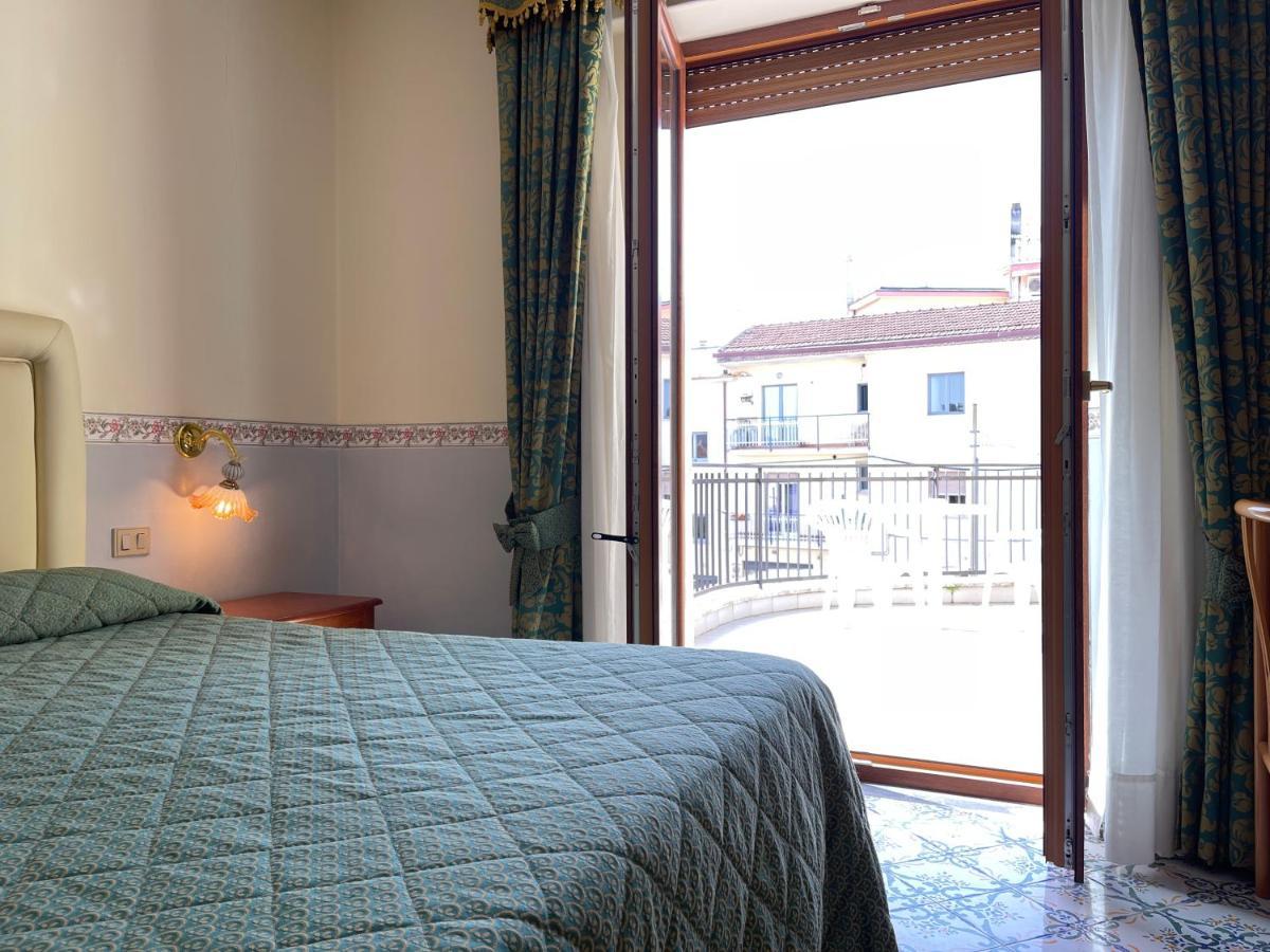 Hotel Reginella Sant'Agata sui due Golfi Ngoại thất bức ảnh