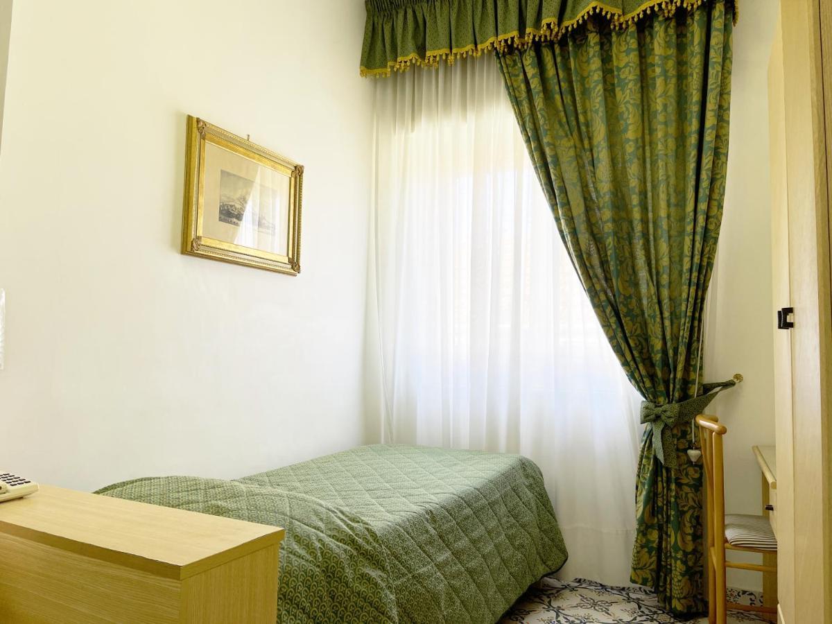 Hotel Reginella Sant'Agata sui due Golfi Ngoại thất bức ảnh